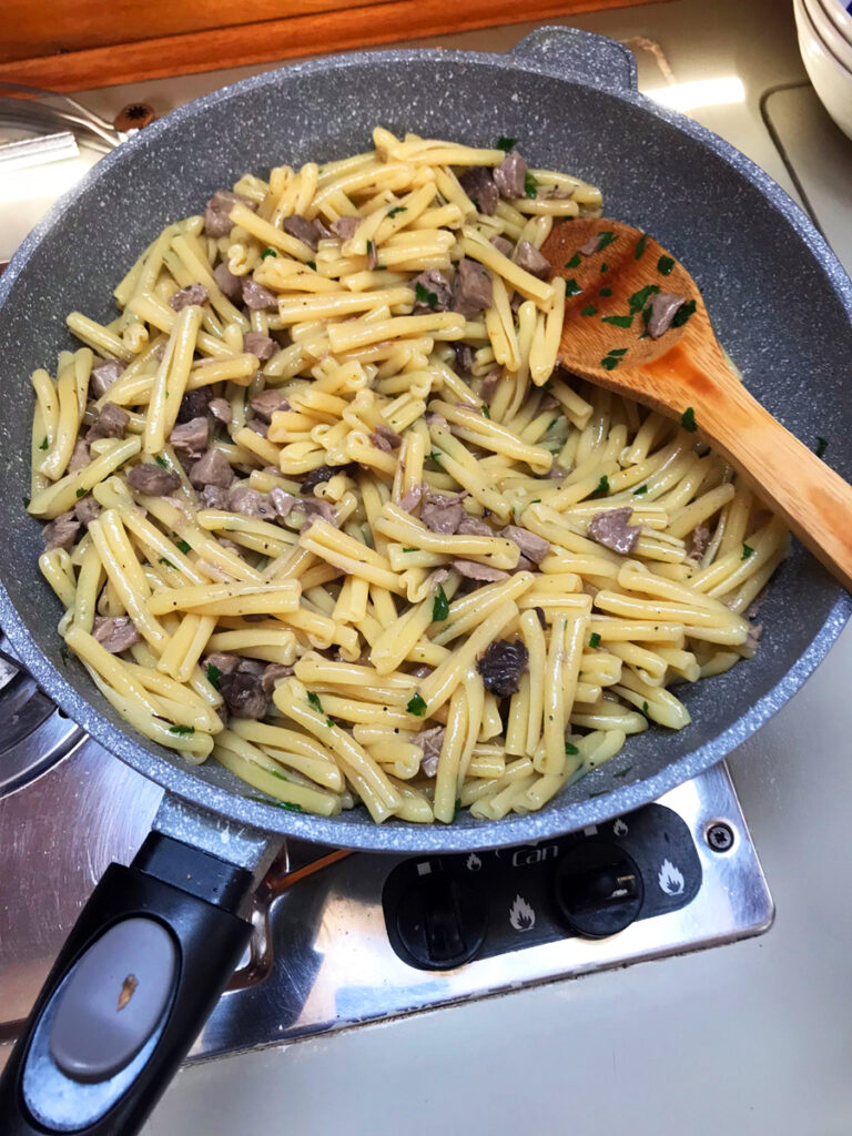 Pasta con il pesce fresco